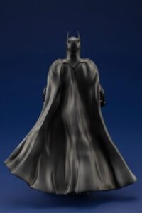 Figura de Batman en The Flash Movie de DC Comics línea ARTFX por Kotobukiya - Imagen 6
