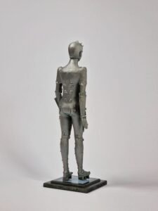 Estatua de Maschinenmensch de Metropolis por Cave Toys - Imagen 7