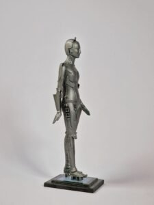 Estatua de Maschinenmensch de Metropolis por Cave Toys - Imagen 9