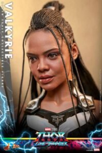 Figura articulada de Valquiria en Thor: Love and Thunder por Hot Toys - Imagen 9