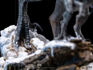 Figura Deluxe Art Scale de Blue y Beta en Jurassic World Dominion por Iron Studios - Imagen 3