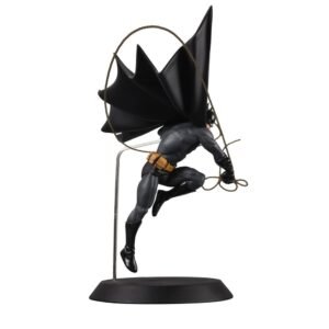 Figura de Batman (por Dan Mora) en DC Direct DC Designer Series por McFarlane Toys - Imagen 4