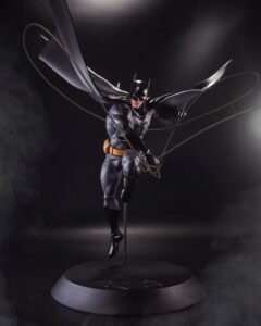 Figura de Batman (por Dan Mora) en DC Direct DC Designer Series por McFarlane Toys - Imagen 9