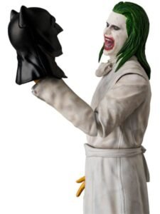 Figura articulada MAFEX de El Joker (Versión La Liga de la Justicia de Zack Snyder) en DC Comics por Medicom - Imagen 5