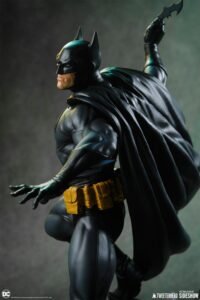 Figura de Batman (Black and Gray Edition) en DC Comics por Tweeterhead - Imagen 5