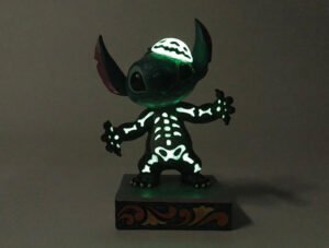 Figura de Stitch con Traje de Esqueleto en Lilo & Stitch por Enesco - Imagen 2