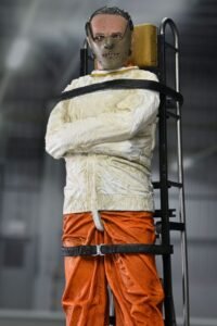 Figura de Dr. Hannibal Lecter (Masked) en El Silencio de los Corderos por NECA - Imagen 8