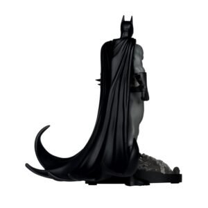 Estatua 1/10 DC Direct de Batman by Bjorn Barends (Black White) en DC Comics por McFarlane Toys - Imagen 4