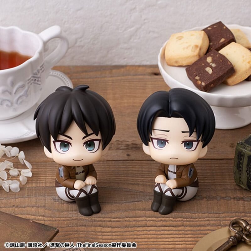 Figuras Look Up de Eren Jaeger y Levi con cojines en Attack on Titan por Megahouse