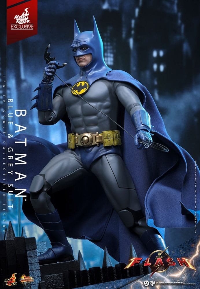 Figura Movie Masterpiece 1/6 de Batman (Blue & Grey Suit - Edición Limitada) en The Flash por Hot Toys - Imagen 8